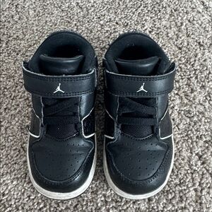 Jordan Black 1 Flight 2 Low BT 654954-010 Toddler Size 7C